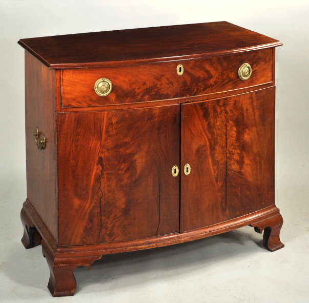 Chippendale Gentleman's Linen Chest - Inv. #10640